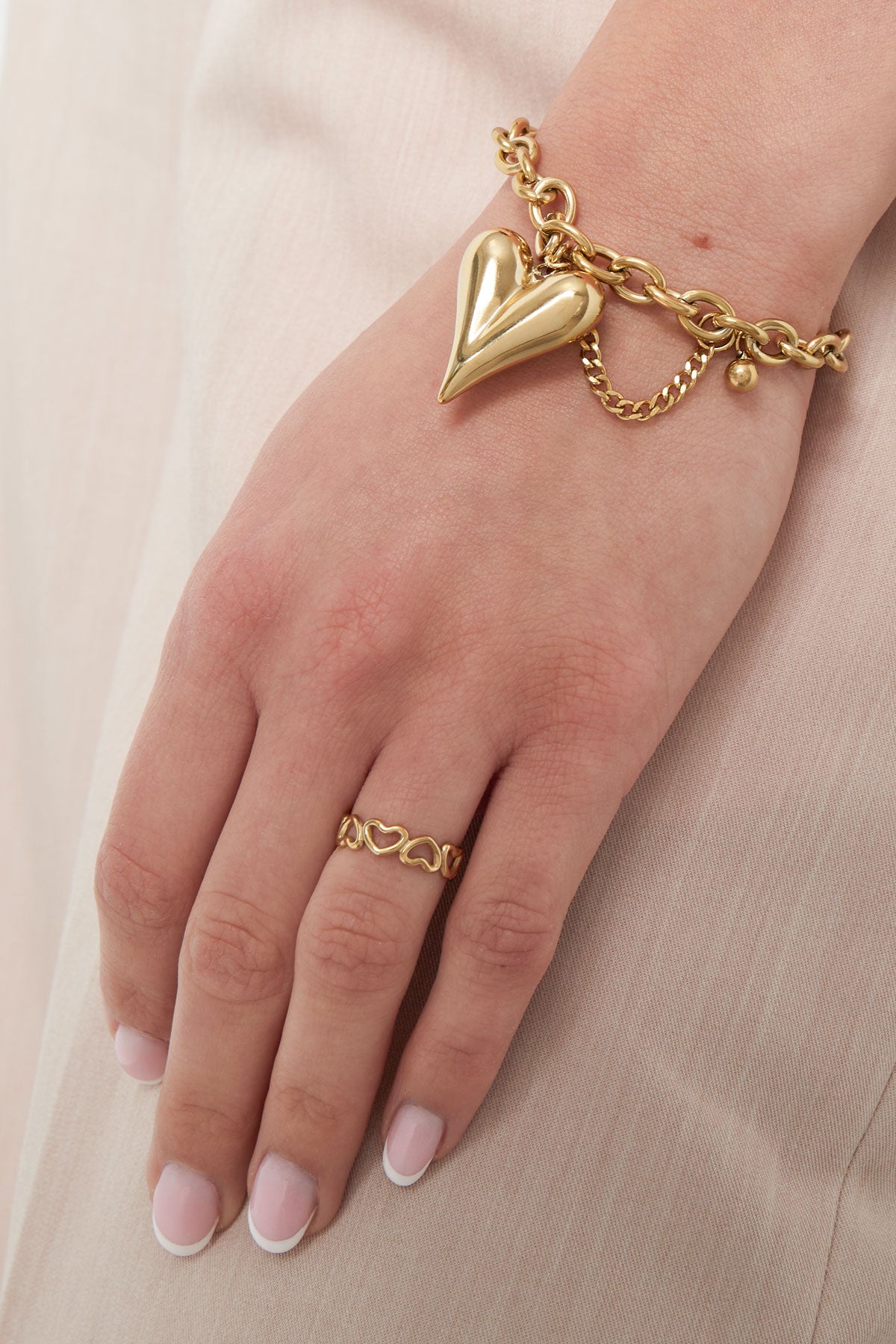 Ring „Love“ – Goldfarbe  - Goldfarbefarbe