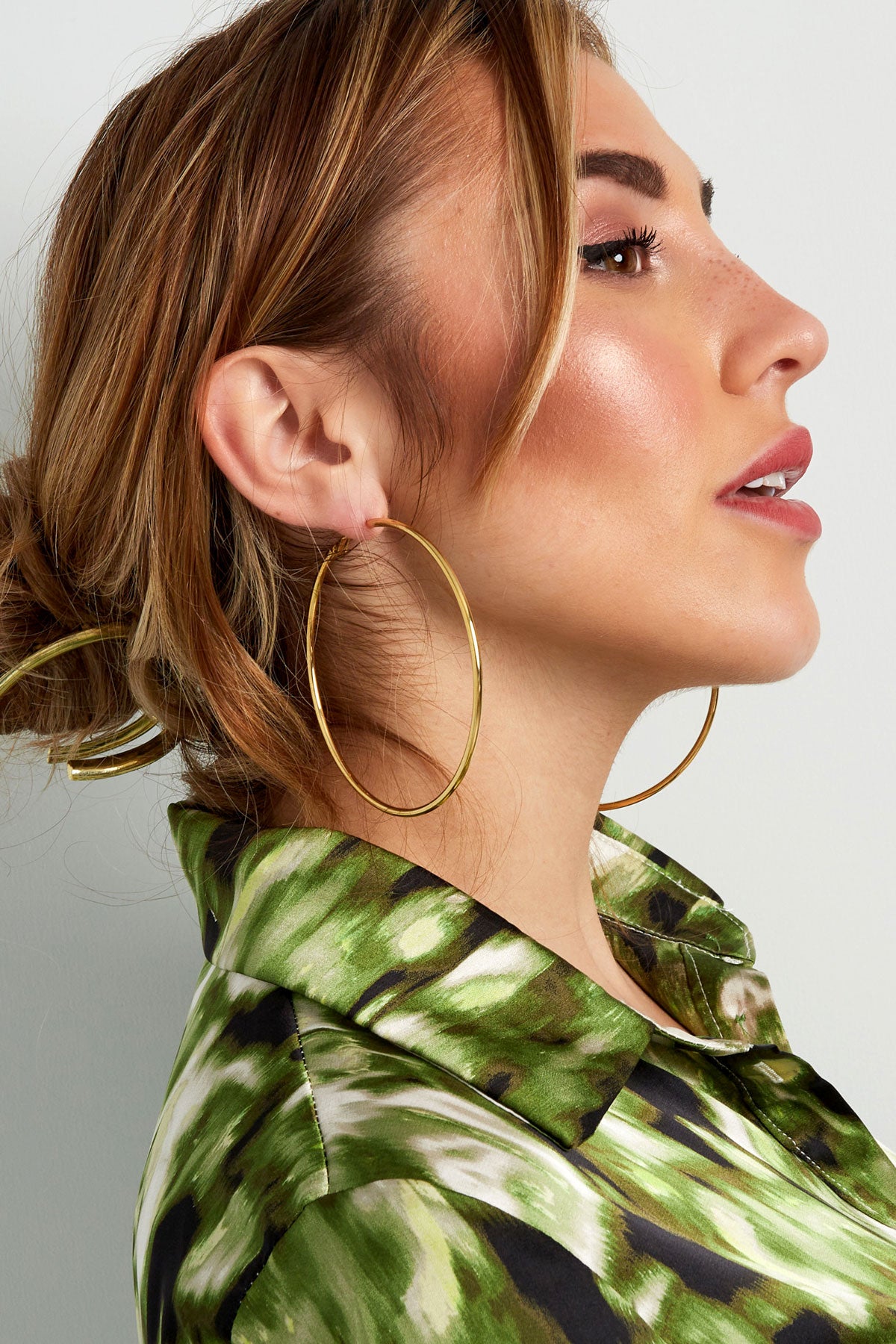 Einfache schmale Creolen – Goldfarbe - Goldfarbefarbe