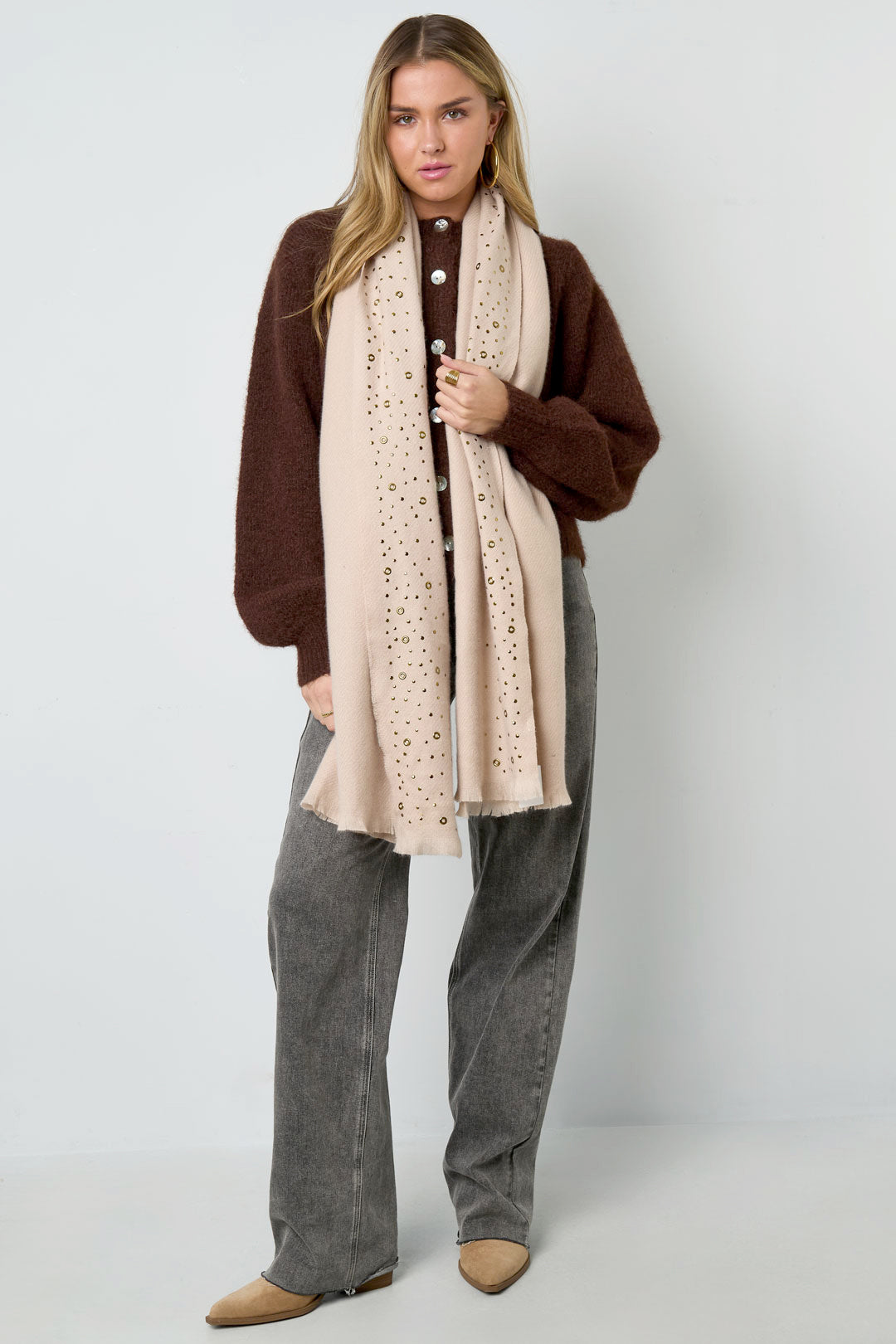 Winterschal mit Steinen